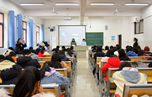 将讲堂教育变革作为教育提质的突破口以多元活动建立讲堂创新