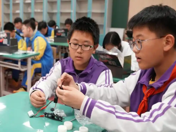 从增加一个学位到提高一堂课的质量基础教育正一步一个脚印 从增加一个学位到提高一堂课的质量基础教育正一步一个脚印