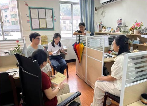 组织学习的陪同者和心灵的陪护者引导学生培育批判性思维 组织学习的陪同者和心灵的陪护者引导学生培育批判性思维