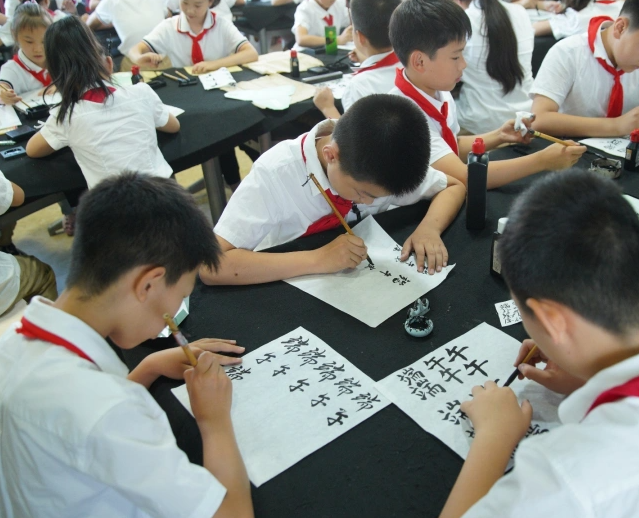 为大中小学与社区同享教育资源共同展开文明教育供给实践载体 为大中小学与社区同享教育资源共同展开文明教育供给实践载体