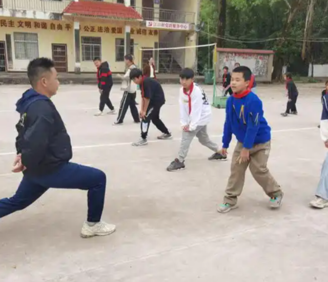学生推送针对性习题展开1对1教导实现了一人一策对症下药