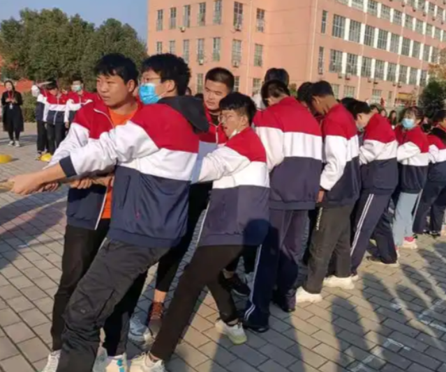 经过校园园区双场景育人培养新式学徒和现场工程师