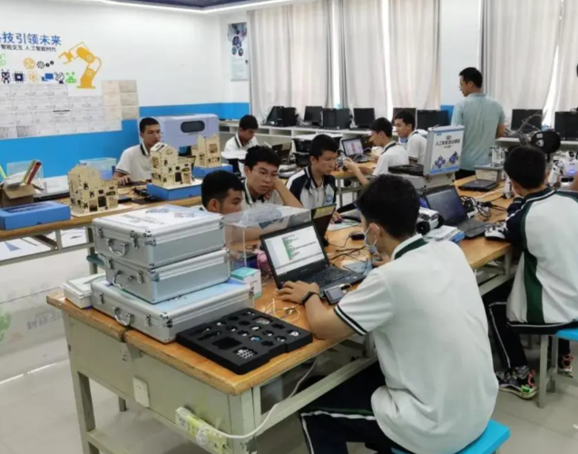 场景改造一批涵盖科创实践教育数字配套的设备项目相继落地 场景改造一批涵盖科创实践教育数字配套的设备项目相继落地